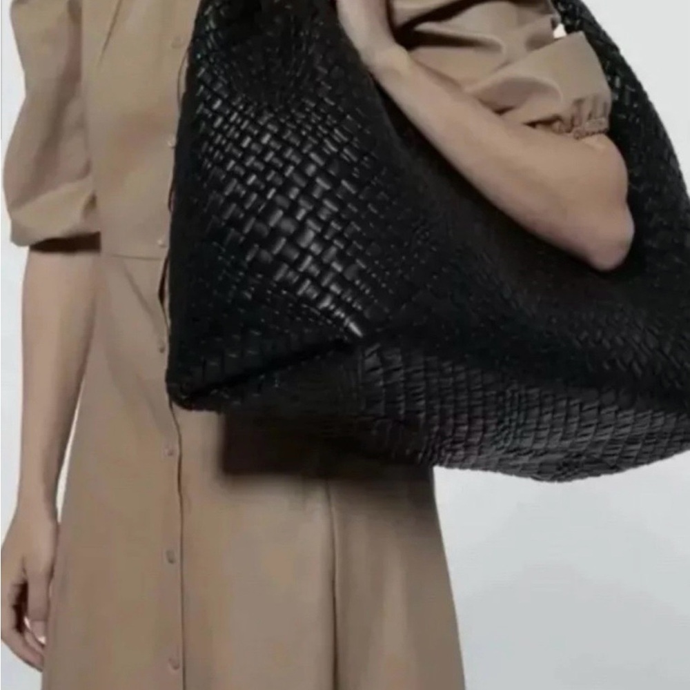 Woven Leather Hobo Bag - Black
